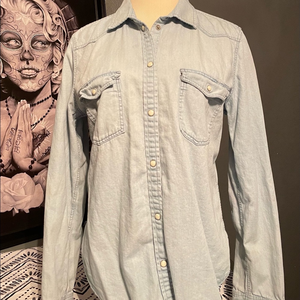 Denim American Eagle Snap front size Large